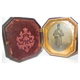 Civil War Soldier w/firearm tin type picture in Gutta Percha Case