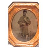 Civil War Soldier w/firearm tin type picture in Gutta Percha Case