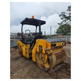 Caterpillar CB7 Asphalt Roller