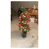 42" decorated Christmas tree in pot. Worked when