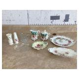 BEAUTIFUL VINTAGE GLASSWAREHandheld vacuum with built-in magazine storage