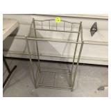 Metal rack for drying towels6 VARIOUS FLOWER POTS - LAWN & GARDEN