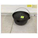 Three-legged pot for campfires with lidBlack oscillating fan with remote control functional