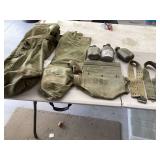 VARIOUS US MILITARY ITEMS - MILITARYTwo gold hoops