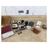 Beautiful matching jewelry setsSPORTING GOODS