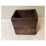 ANTIQUE WOOD BOX - VINTAGE