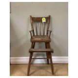 ANTIQUE WOOD HIGHCHAIR
