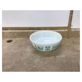 Large 4 quart Pyrex bowl with Amish butterprint design