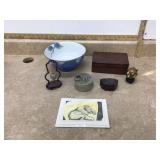 Assorted decorative items