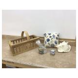 Large seashell & nautical decor in basket