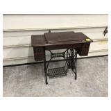 ANTIQUE SINGER SEWING MACHINE