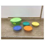 Plastic salad bowls with lids