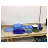 Tupperware serving set in tote no lid