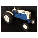 Ford 4000 Tractor (1/12) w/Box
